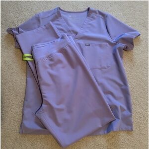 💜 FIGS Large Lavender Dew Scrub Set! 💚